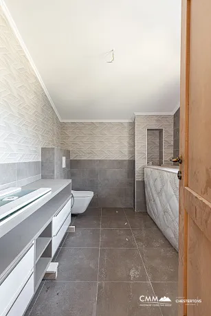 Eine luxuriöse dreistöckige Villa in erster Meereslinie in Kotor